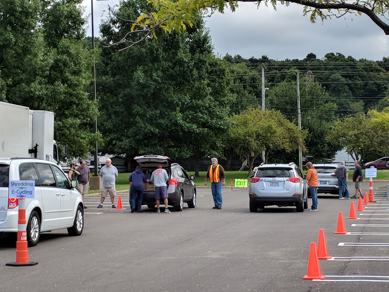 picture of cars in line for shred event