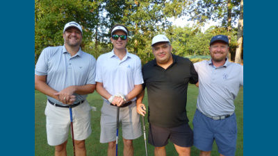 players ready to tee off am 17