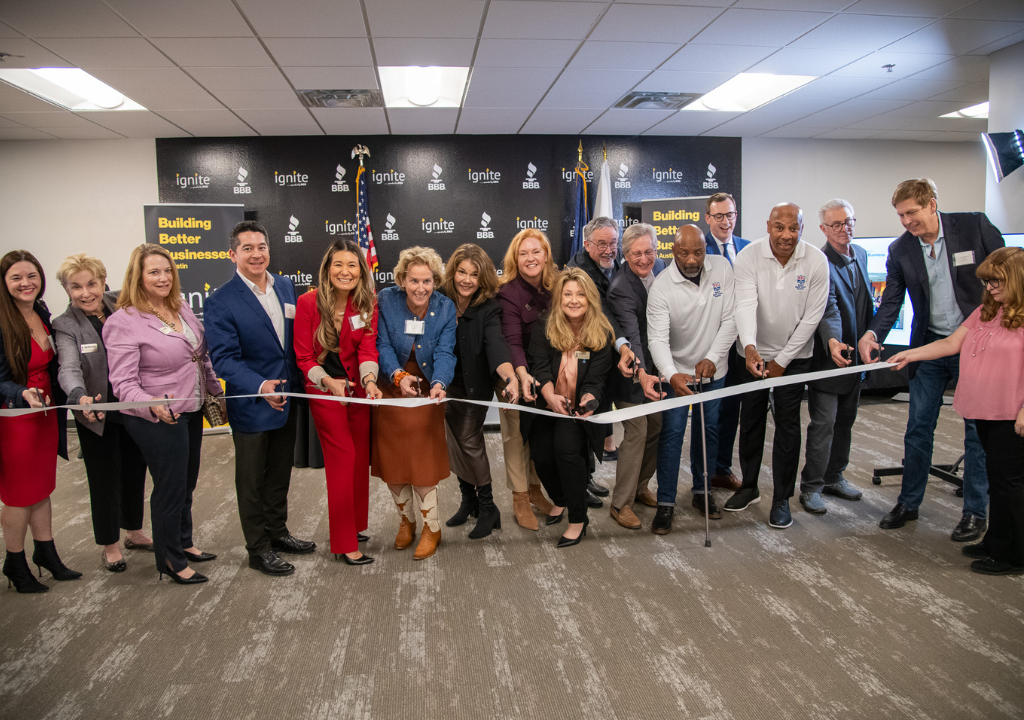Group picture at ribbon cutting